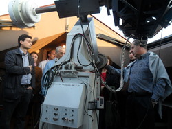 Visitatori sulla cupola dell'osservatorio durante l'apertura pubblica del 9 aprile 2011