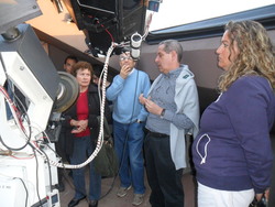 Visitatori sulla cupola dell'osservatorio durante l'apertura pubblica del 9 aprile 2011