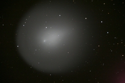 La cometa 17/P Holmes ripresa il 10 novembre 2007 da Pietralunga in Umbria da Bruno Pulcinelli. Canon EOS350D al fuoco diretto del Vixen VMC200 (200mm f/9.5) con 60 secondi a 800 ISO.