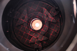 Un'immagine del fascio laser prodotto dal proiettore utilizzato per allineare gli assi ottico meccanici e gli specchi