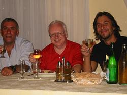 Congresso UAI 2001 a Frasso Sabino – ospite Brian G. Marsden. Nella foto da sinistra Fabio Anzellini, Brian Marsden, Raniero Albanesi.