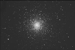 Questa immagine di M15 in Pegaso e' stata ottenuta da F. Anzellini e R. Haver sommando tra loro 4 pose da 60 secondi l'una con la CCD Pictor sul C8. Sono stati applicati vari filtri per mettere in risalto i dettagli.